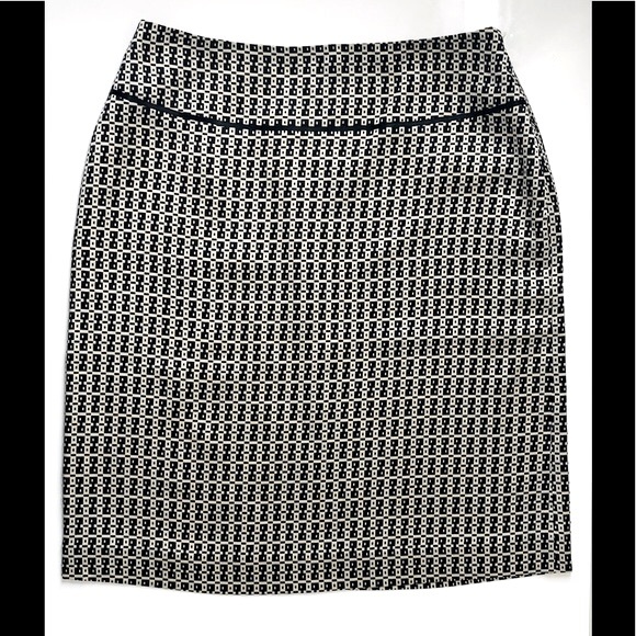 Banana Republic silk every day school work church Classic print Sz. 8 - Picture 2 of 8